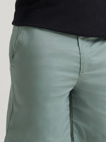 Men's Extreme Motion 7" Flat Front Short
