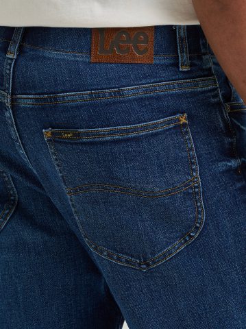 Men's Extreme Motion Slim Straight Leg Jean