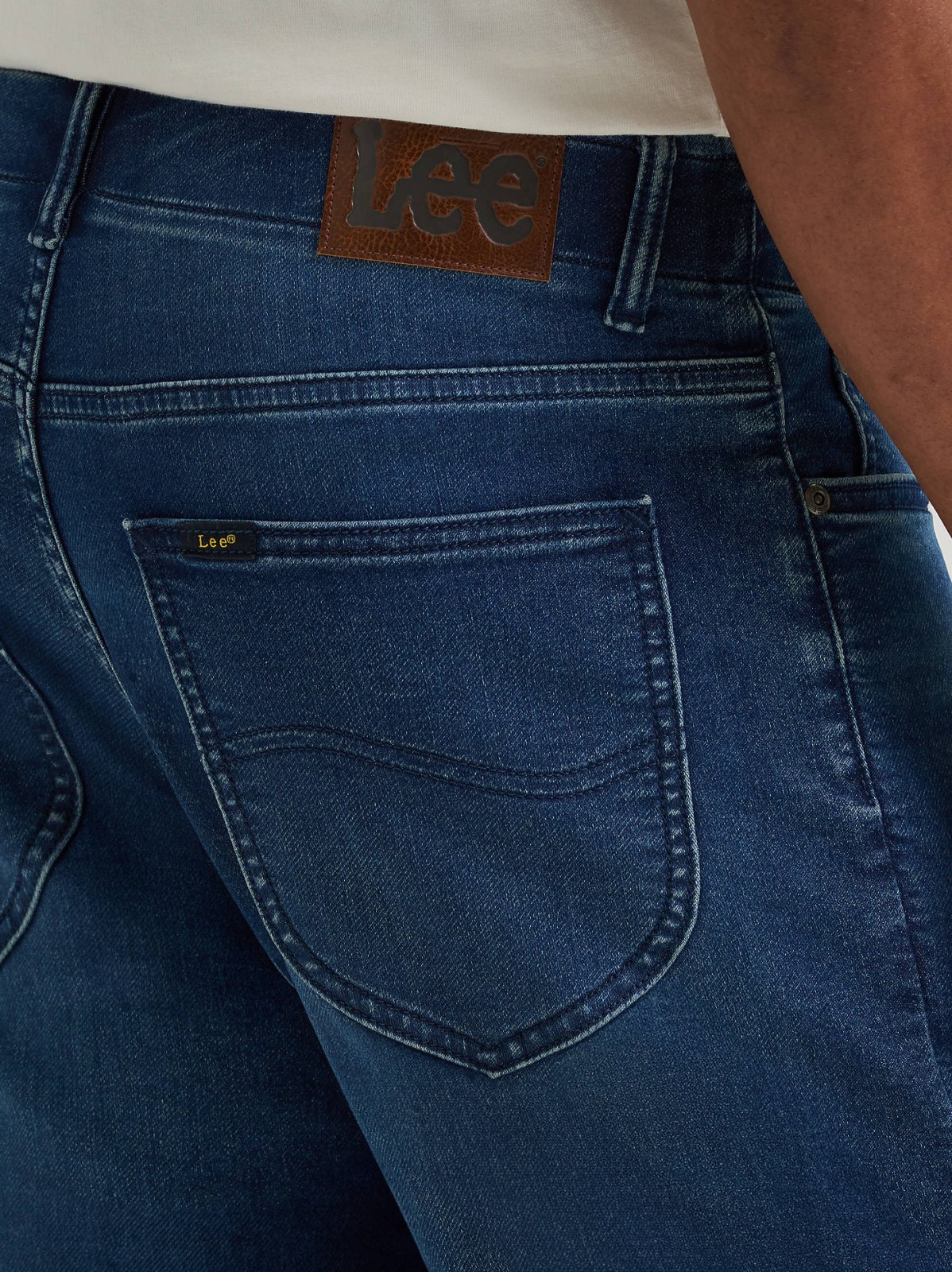 Men's Extreme Motion Single Layer Warming Regular Taper Jean - view 7