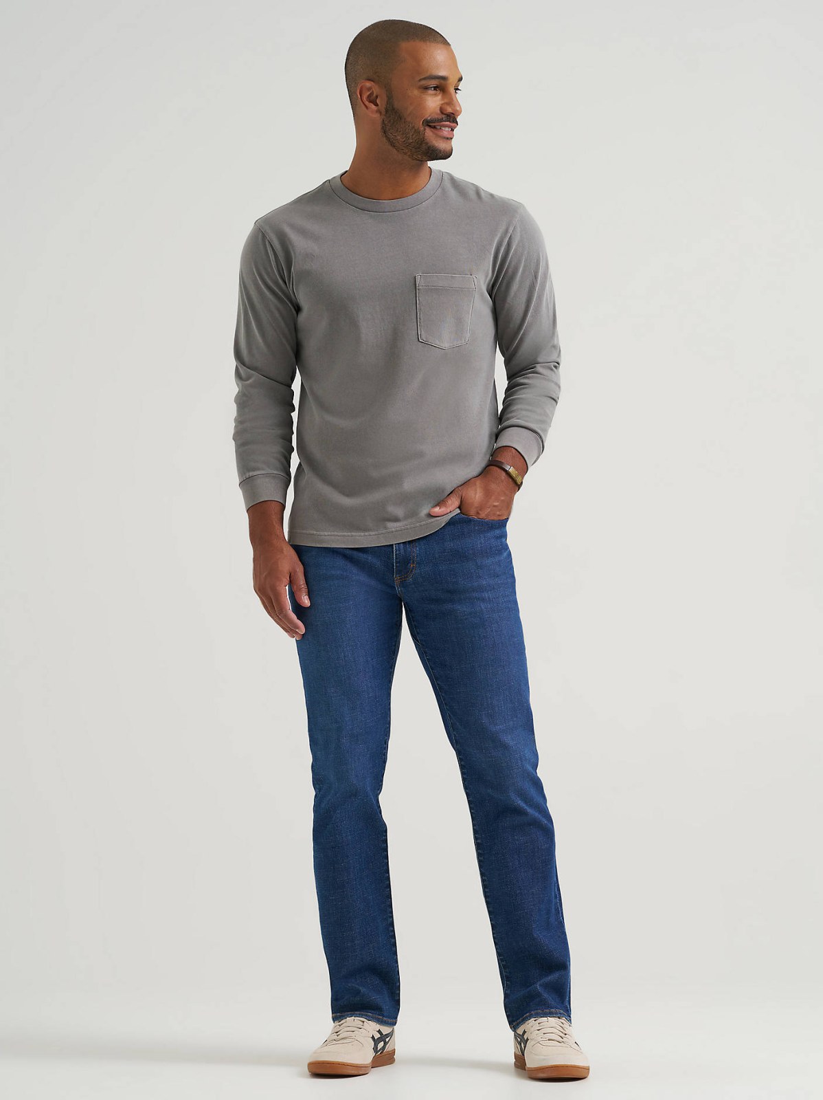 Men's Extreme Motion Regular Straight Jean with Cool Temp Technology