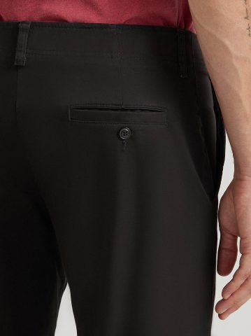 Men's Extreme Motion Flat Front Khaki Pant