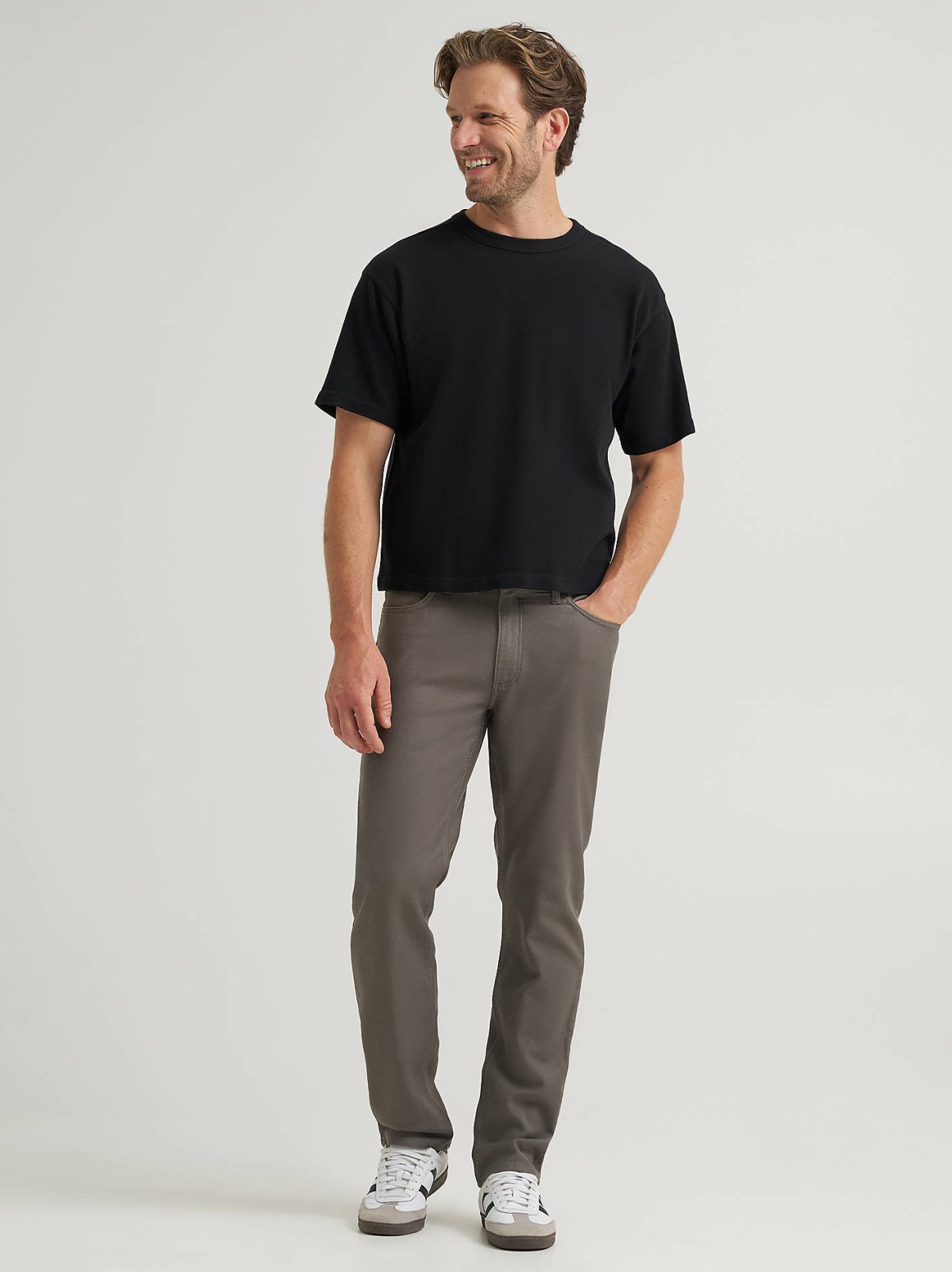 Men's Legendary Regular Taper Pant - view 2