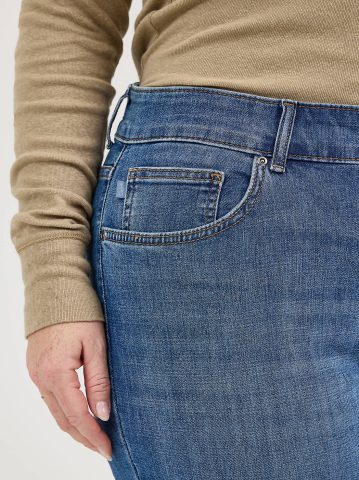 Women’s Stretch Relaxed Fit Straight Leg Jean (Plus)