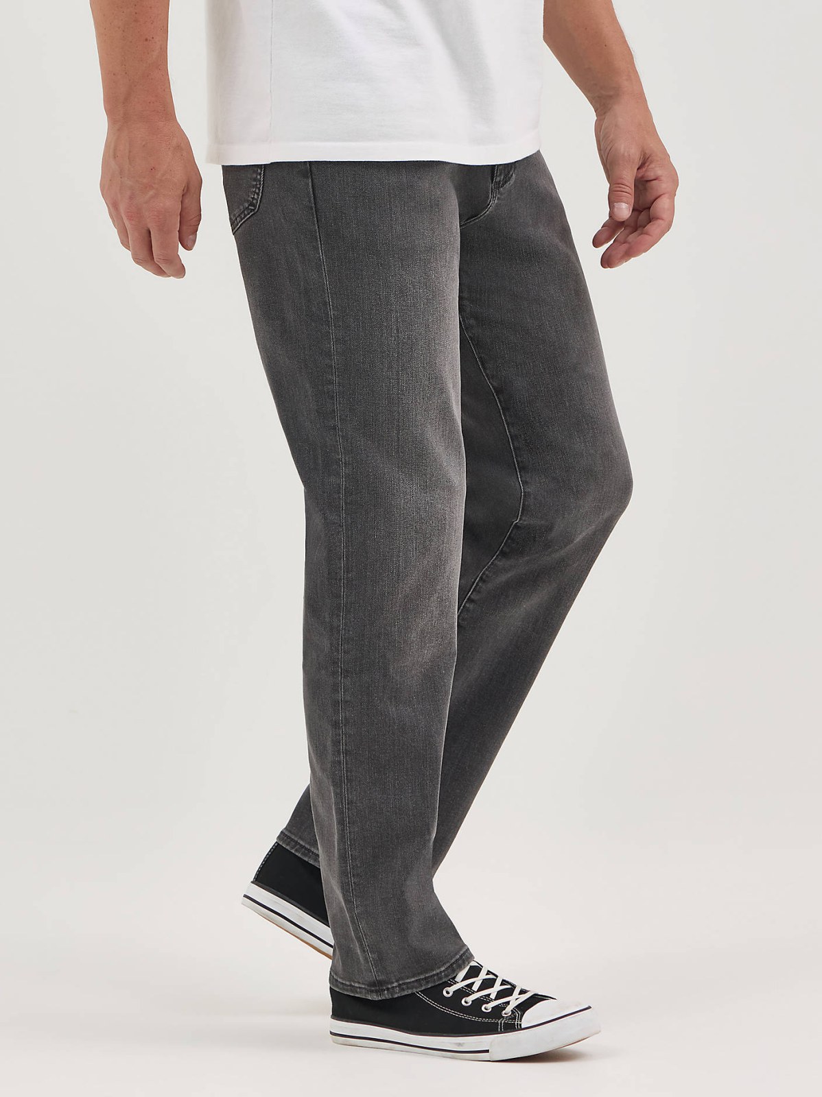 Men's Extreme Motion MVP Relaxed Straight Jean - view 4