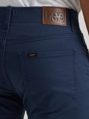 Men's Extreme Motion Slim Straight Twill Jean
